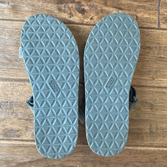 New Teva Universal Slide Sandals Mens 13 Gray Leather Adjustable Strap Hiking - Picture 5 of 9